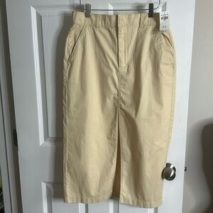 🔥Abercrombie and Fitch size small skirt with slit in front NWT